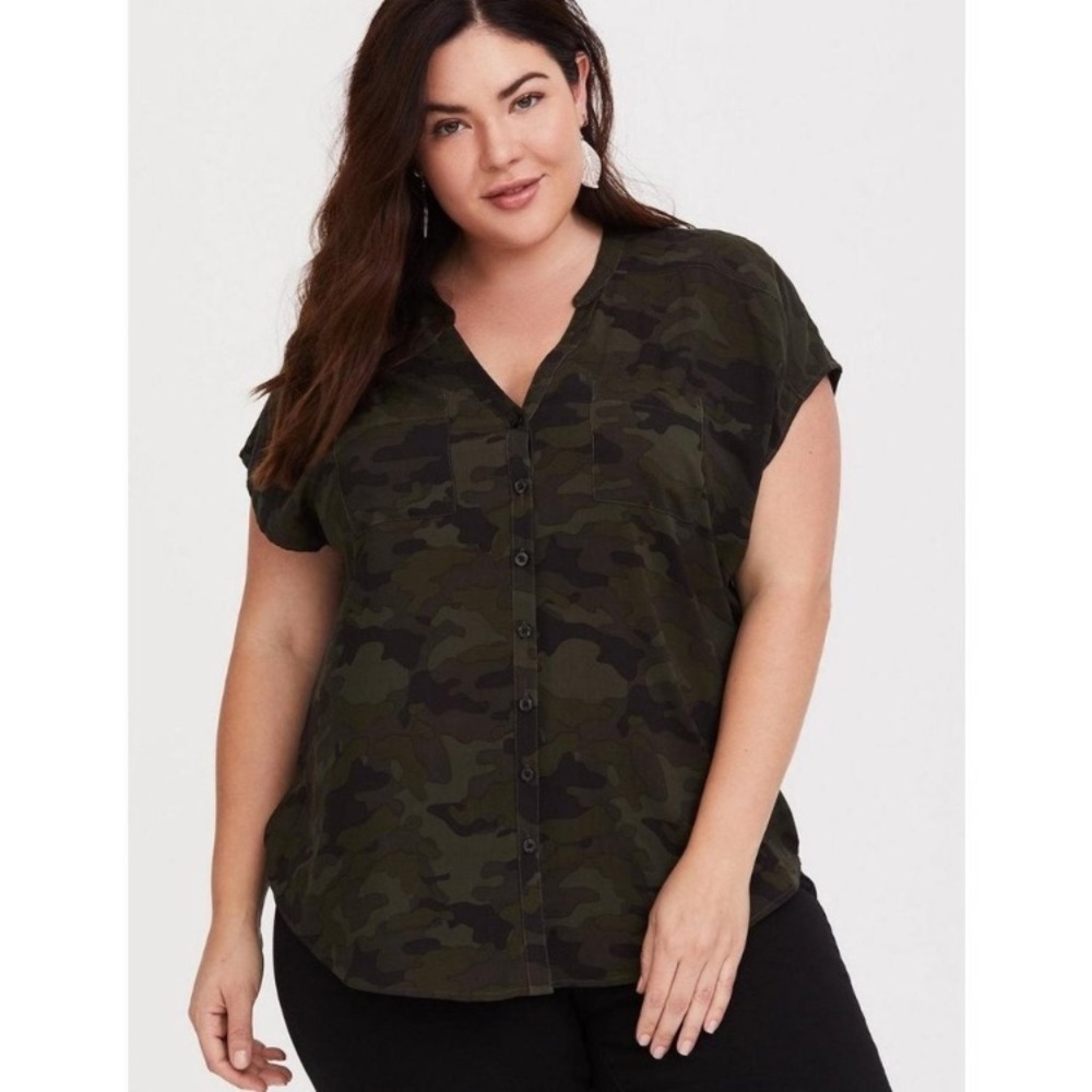 Torrid Camouflage Print Button Up Shirt Size 00